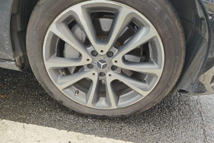 Used Mercedes-Benz E-Class 2019 E 300 L Luxury Model Right Front Wheel Hub