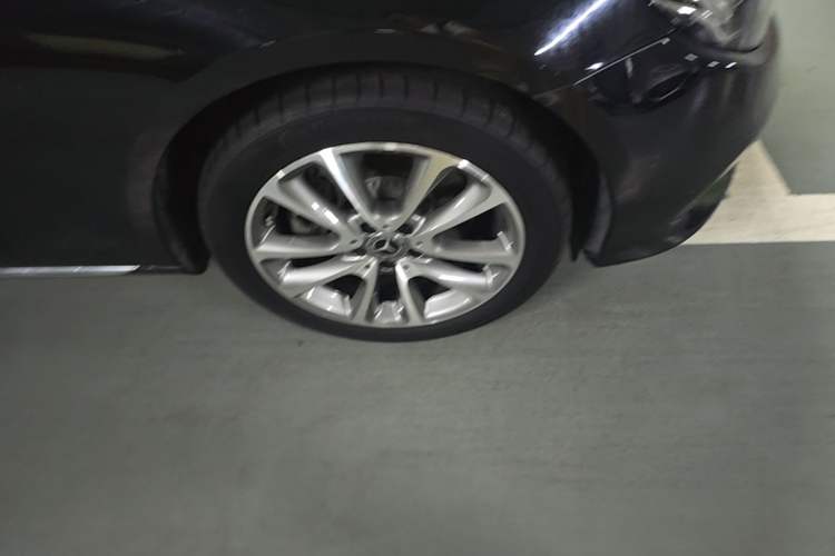Used Mercedes-Benz E-Class 2019 E 200 L Right Front Wheel Hub