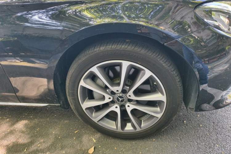 Used Mercedes-Benz E-Class 2019 Facelifted E 300 L Stylish Version Right Front Wheel Hub