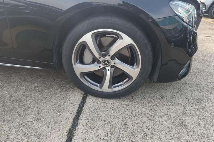 Used Mercedes-Benz E-Class 2019 Restyled E 300 L Sport Luxury Edition Right Front Wheel Hub
