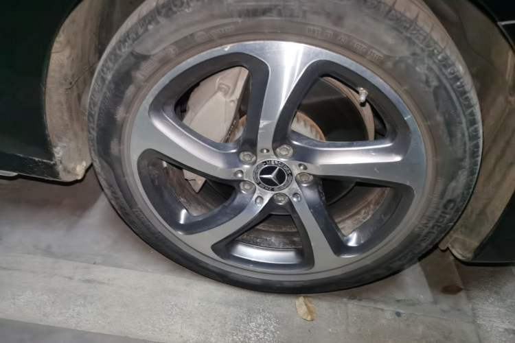 Used Mercedes-Benz E-Class 2019 Restyled E 300 L Sporty and Stylish Edition Right Front Wheel Hub