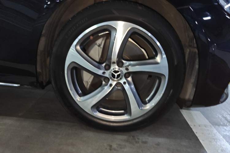 Used Mercedes-Benz E-Class 2019 E 300 L Sporty and Stylish Model Right Front Wheel Hub