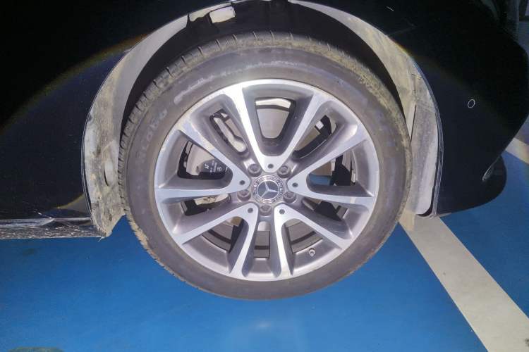 Used Mercedes-Benz E-Class 2019 E 200 L Right Front Wheel Hub