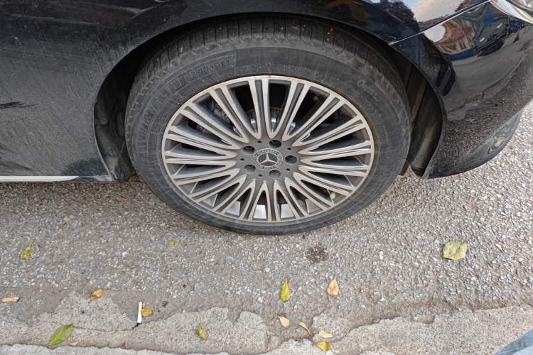 Used Mercedes-Benz E-Class 2019 Facelifted E 300 L Stylish Version Right Front Wheel Hub