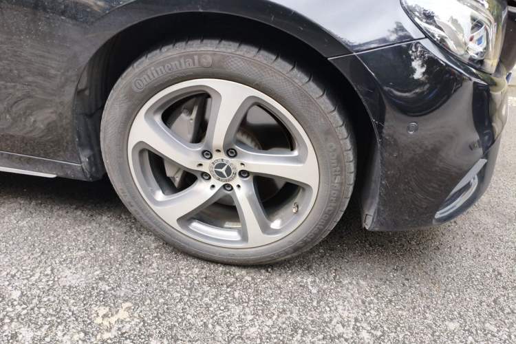 Used Mercedes-Benz E-Class 2019 E 300 L Sporty and Stylish Model Right Front Wheel Hub