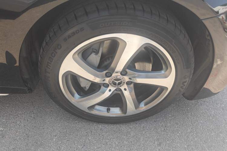 Used Mercedes-Benz E-Class 2019 E 300 L Sporty and Stylish Model Right Front Wheel Hub