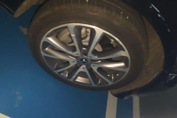 Used Mercedes-Benz E-Class 2019 E 200 L Right Front Wheel Hub