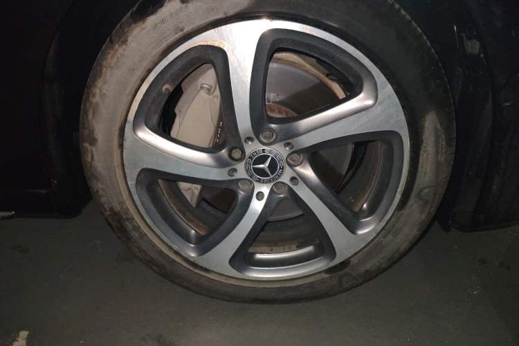 Used Mercedes-Benz E-Class 2019 Restyled E 300 L Sport Luxury Edition Right Front Wheel Hub
