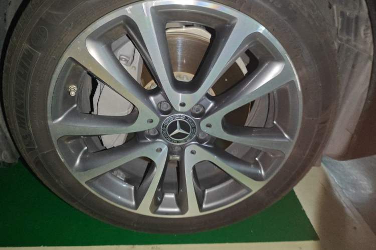 Used Mercedes-Benz E-Class 2019 Restyled E 300 L Luxury Edition Right Front Wheel Hub