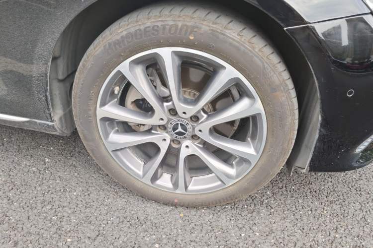 Used Mercedes-Benz E-Class 2019 E 260 L 4MATIC Right Front Wheel Hub