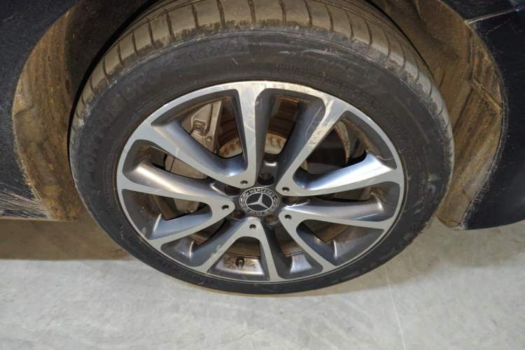 Used Mercedes-Benz E-Class 2019 Facelifted E 300 L Stylish Version Right Front Wheel Hub