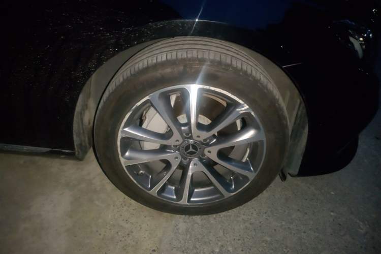 Used Mercedes-Benz E-Class 2019 Restyled E 300 L Luxury Edition Right Front Wheel Hub