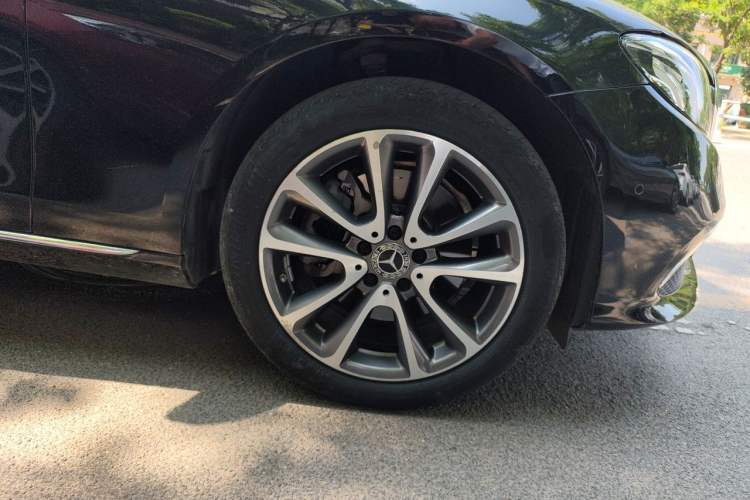 Used Mercedes-Benz E-Class 2019 E 260 L Right Front Wheel Hub