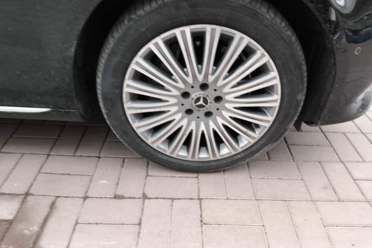 Used Mercedes-Benz E-Class 2019 E 300 L Luxury Model Right Front Wheel Hub