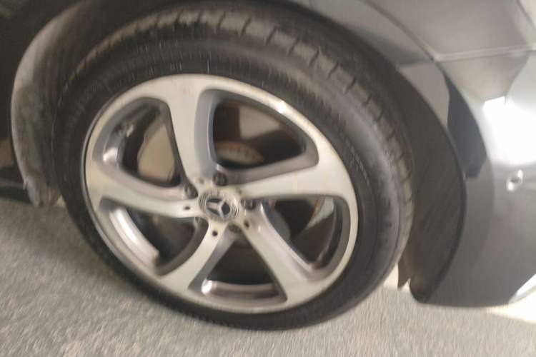 Used Mercedes-Benz E-Class 2019 E 300 L Sporty and Stylish Model Right Front Wheel Hub