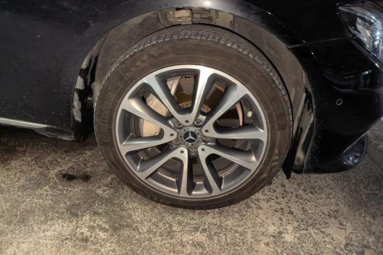 Used Mercedes-Benz E-Class 2019 E 300 L Luxury Model Right Front Wheel Hub
