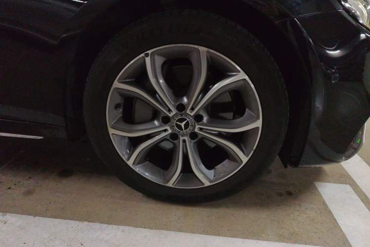 Used Mercedes-Benz E-Class 2019 Restyled E 300 L Sporty and Stylish Edition Right Front Wheel Hub