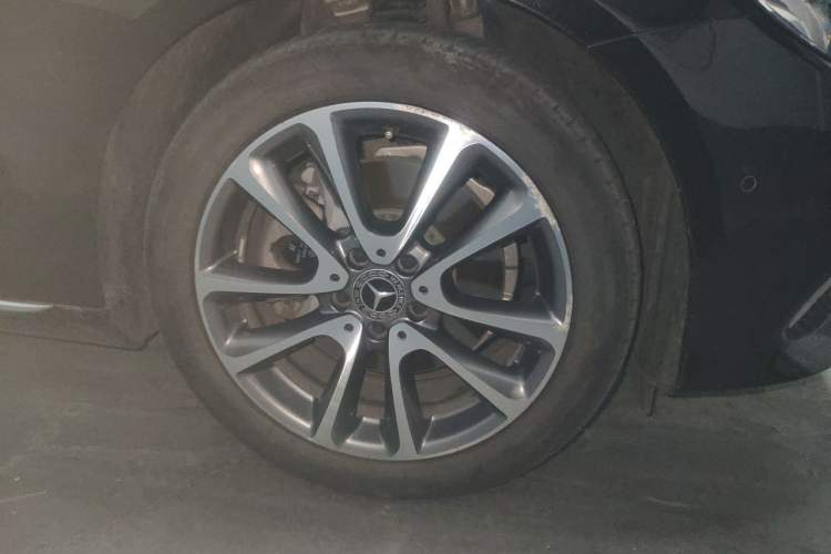 Used Mercedes-Benz E-Class 2019 E 200 L 4MATIC Right Front Wheel Hub