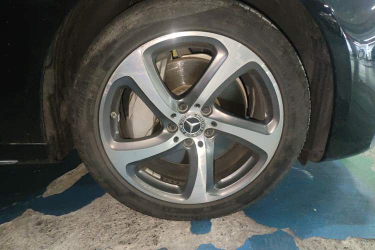 Used Mercedes-Benz E-Class 2019 Restyled E 300 L Sport Luxury Edition Right Front Wheel Hub