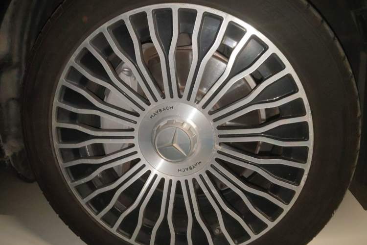 Used Mercedes-Benz E-Class 2019 Facelifted E 300 L Stylish Version Right Front Wheel Hub