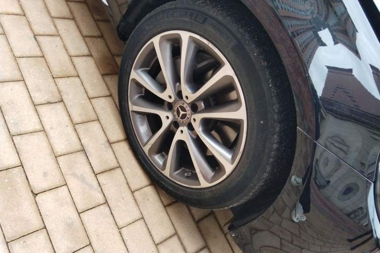 Used Mercedes-Benz E-Class 2019 Restyled E 300 L Luxury Edition Right Front Wheel Hub