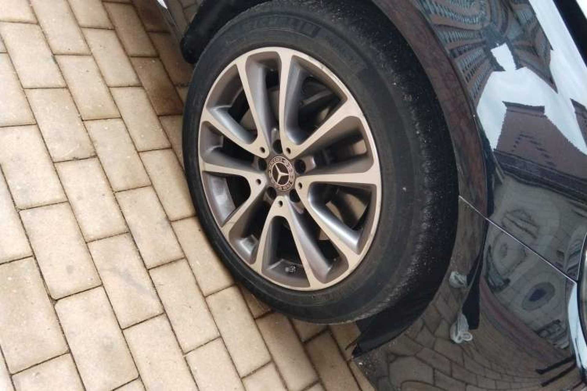 Used Mercedes-Benz E-Class 2019 Restyled E 300 L Luxury Edition Right Front Wheel Hub