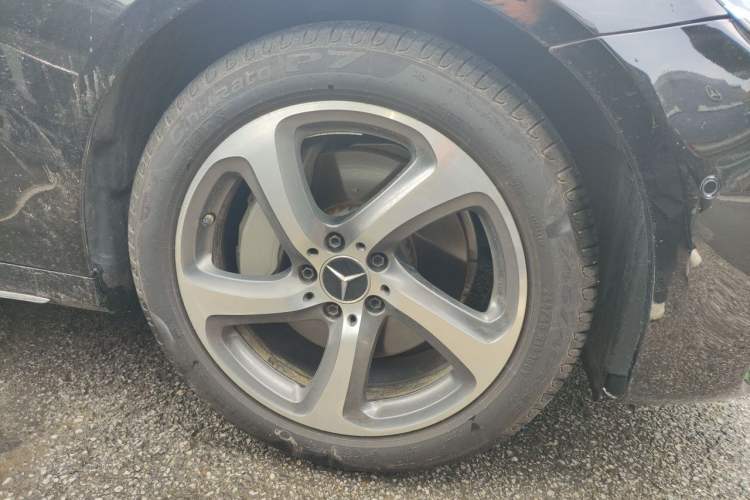 Used Mercedes-Benz E-Class 2019 Restyled E 300 L Sport Luxury Edition Right Front Wheel Hub