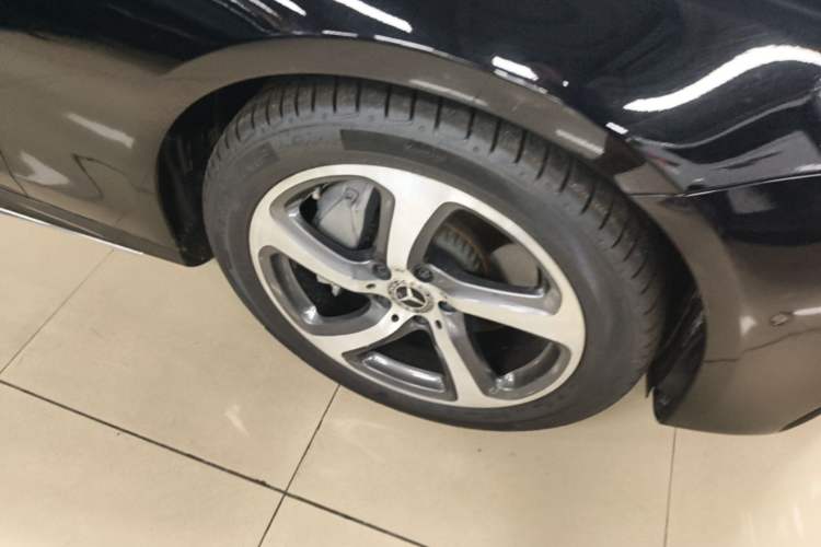 Used Mercedes-Benz E-Class 2019 E 300 L Sporty and Stylish Model Right Front Wheel Hub