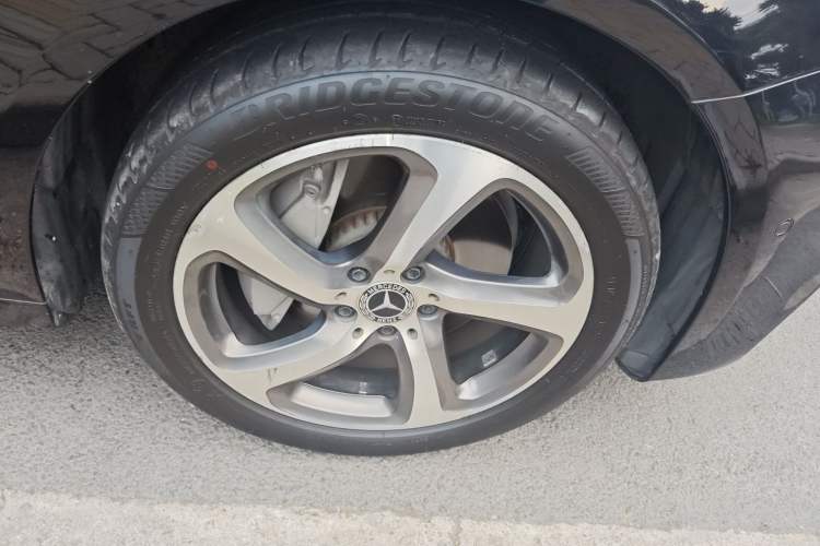 Used Mercedes-Benz E-Class 2019 E 300 L Sport Luxury Edition Right Front Wheel Hub