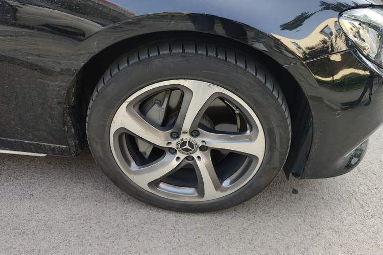 Used Mercedes-Benz E-Class 2019 E 300 L Sport Luxury Edition Right Front Wheel Hub