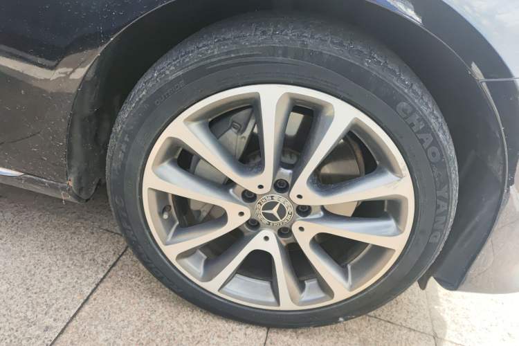 Used Mercedes-Benz E-Class 2019 E 300 L Luxury Model Right Front Wheel Hub