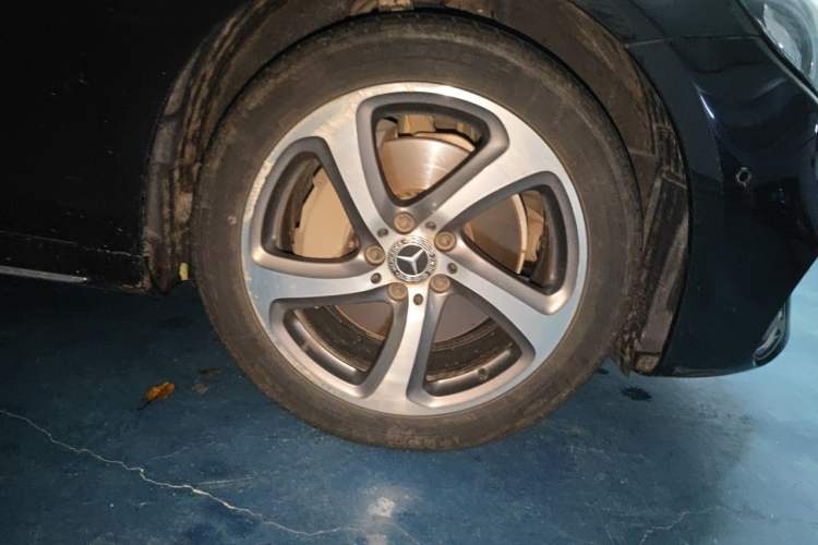 Used Mercedes-Benz E-Class 2019 E 300 L Sporty and Stylish Model Right Front Wheel Hub