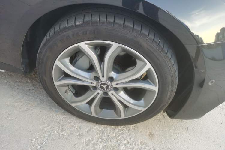 Used Mercedes-Benz E-Class 2019 Restyled E 300 L Sporty and Stylish Edition Right Front Wheel Hub