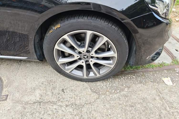 Used Mercedes-Benz E-Class 2019 E 260 L 4MATIC Right Front Wheel Hub