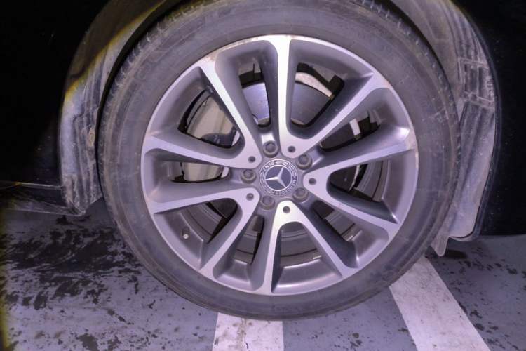 Used Mercedes-Benz E-Class 2019 E 200 L Right Front Wheel Hub