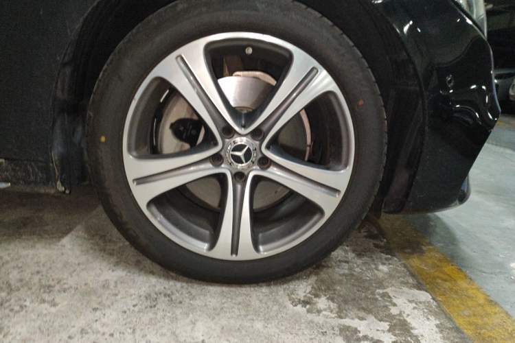 Used Mercedes-Benz E-Class 2019 E 260 L Sport Edition Right Front Wheel Hub