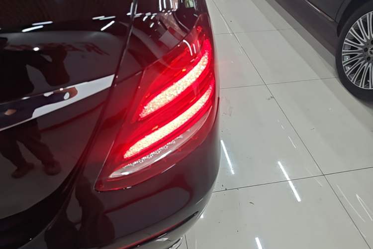 Used Mercedes-Benz E-Class 2019 Restyled E 300 L Luxury Edition Right Rear Taillight