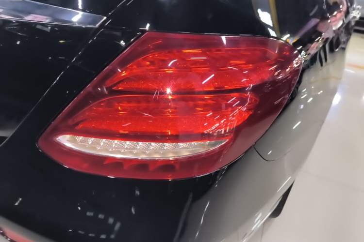 Used Mercedes-Benz E-Class 2019 E 260 L Right Rear Taillight