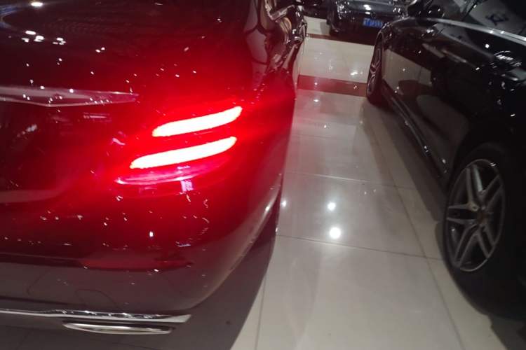 Used Mercedes-Benz E-Class 2019 Facelifted E 300 L Stylish Version Right Rear Taillight