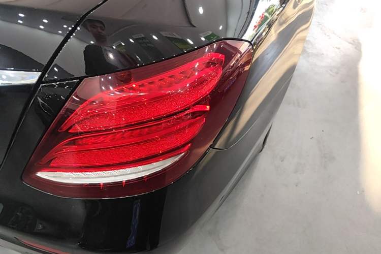 Used Mercedes-Benz E-Class 2019 E 300 L Sporty and Stylish Model Right Rear Taillight