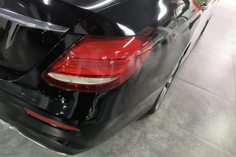 Used Mercedes-Benz E-Class 2019 Restyled E 300 L Sport Luxury Edition Right Rear Taillight