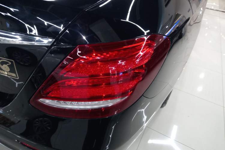 Used Mercedes-Benz E-Class 2019 Facelifted E 300 L Stylish Version Right Rear Taillight