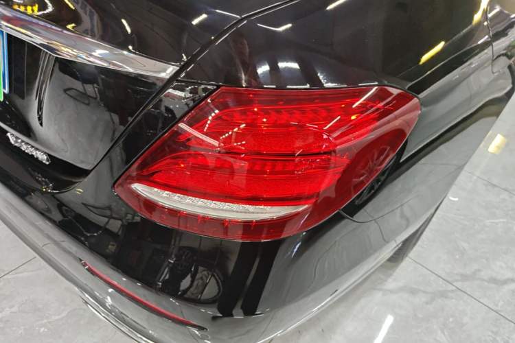 Used Mercedes-Benz E-Class 2019 E 300 L Luxury Model Right Rear Taillight