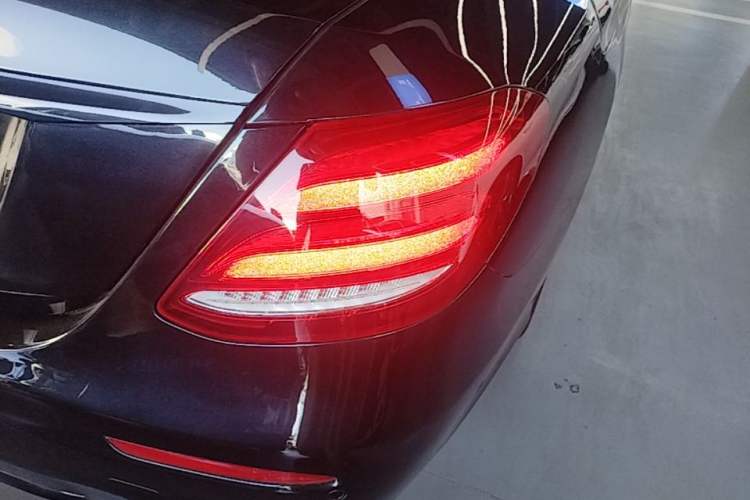 Used Mercedes-Benz E-Class 2019 Restyled E 300 L Sport Luxury Edition Right Rear Taillight