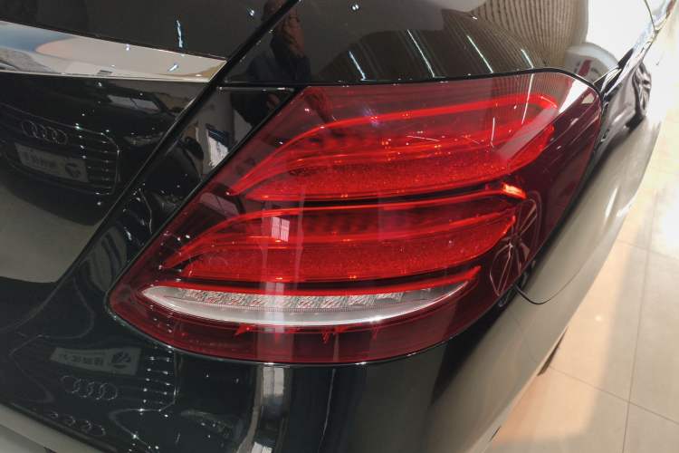 Used Mercedes-Benz E-Class 2019 E 300 L Luxury Model Right Rear Taillight