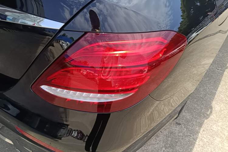 Used Mercedes-Benz E-Class 2019 Restyled E 300 L Sport Luxury Edition Right Rear Taillight
