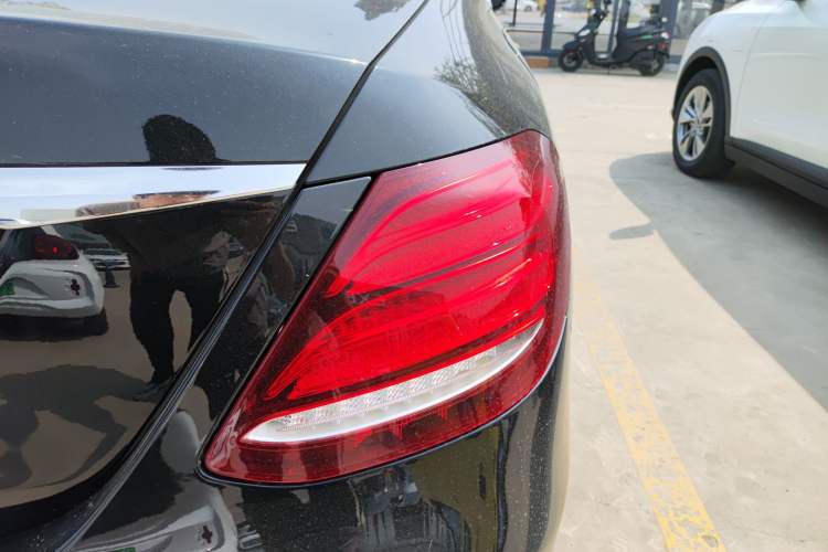 Used Mercedes-Benz E-Class 2019 Restyled E 300 L Luxury Edition Right Rear Taillight