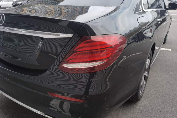 Used Mercedes-Benz E-Class 2019 E 300 L Sporty and Stylish Model Right Rear Taillight