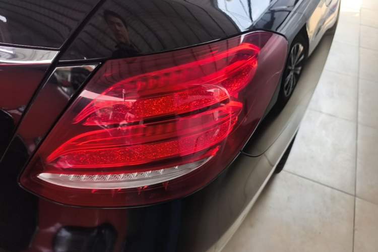 Used Mercedes-Benz E-Class 2019 Restyled E 300 L Luxury Edition Right Rear Taillight
