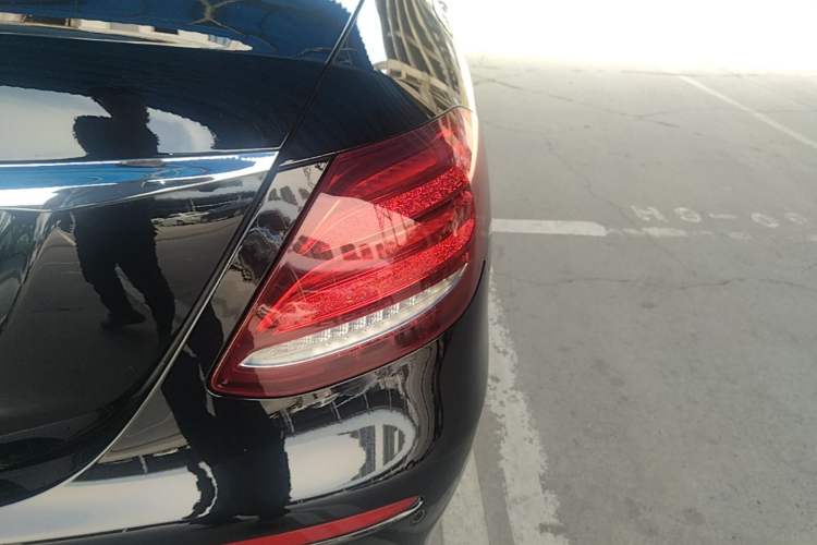 Used Mercedes-Benz E-Class 2019 Restyled E 300 L Sport Luxury Edition Right Rear Taillight